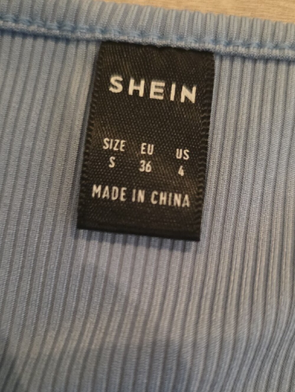 SHEIN Ribbed Notch Crop Tank Bundle - Picture 3 of 4
